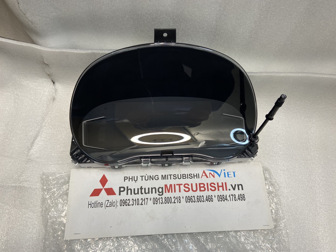 Đồng hồ Công tơ mét trên táp lô xe Mitsubishi Xpander Cross 2023